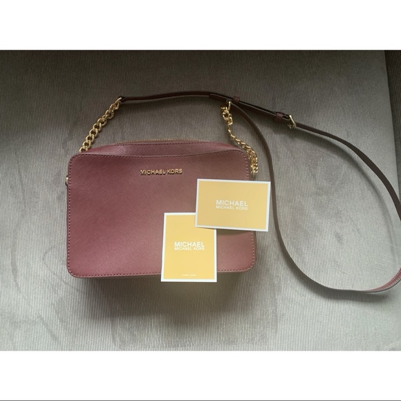 Michael Kors Jet Set Large East West Crossbody, Merlot with gold tones,like new✨ - Picture 4 of 12